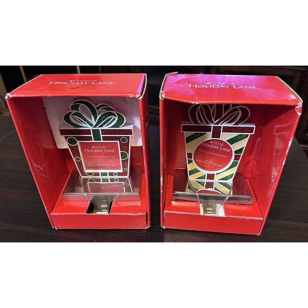 Macy’s Holiday Lane Gift Box Stocking Holders Set of 2 Christmas Decor 2007 Red
